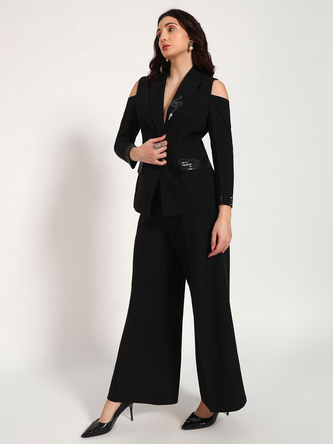Noir Edge Cold-Shoulder Banana Crepe Blazer Set(Set of 2)