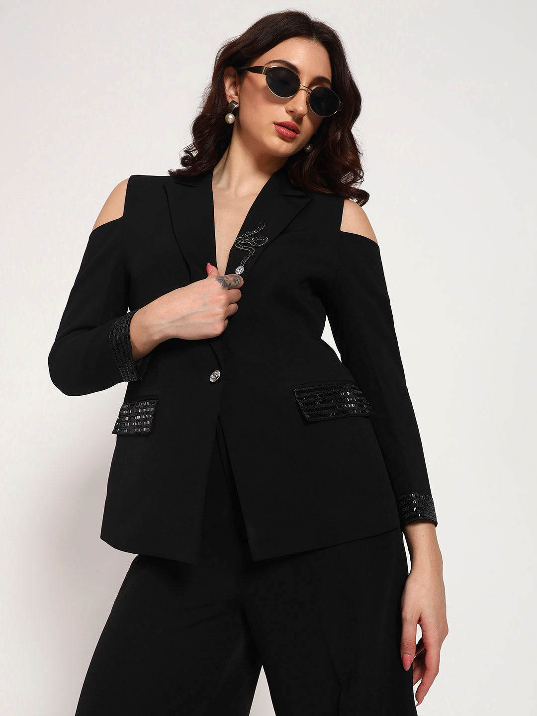 Noir Edge Cold-Shoulder Banana Crepe Blazer Set(Set of 2)